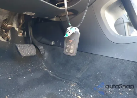 2016 Volvo S60 T5 Drive-E Premier z USA, uszkodzony, nr VIN YV126MFK2G2400562